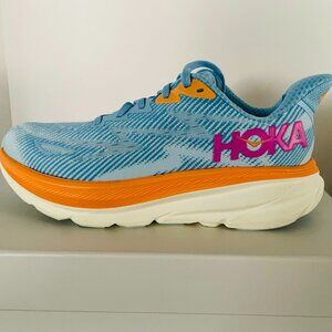 NEARLY NEW - HOKA Women's Bondi 8 Sneaker - Size 6.5D